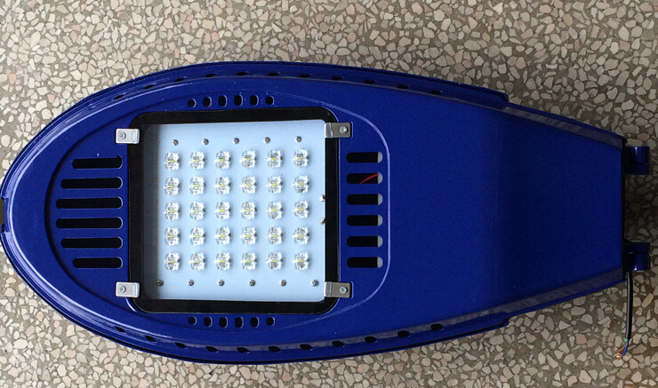 IP65 高防护 低维修 高亮度 低光衰 LED 20W 新星 太阳能路灯