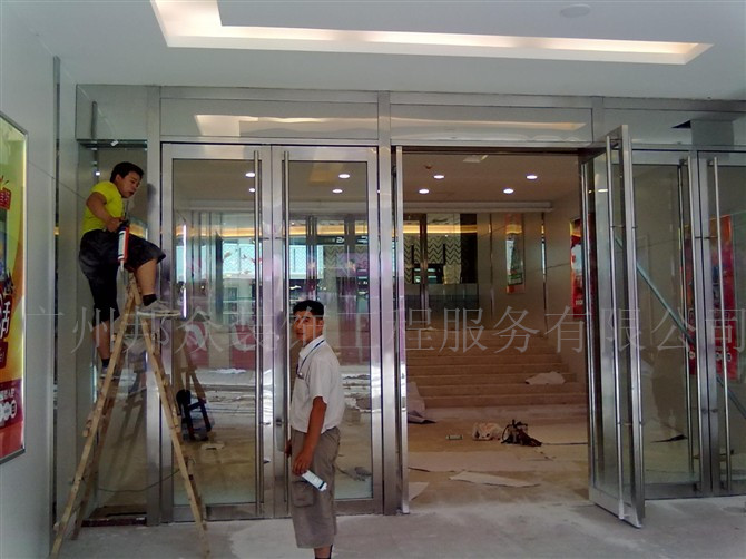 广州玻璃门安装、承接玻璃门工程 玻璃隔断工程