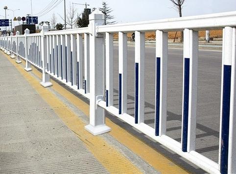 深圳道路护栏生产厂家 深圳较优惠的锌钢道路护栏