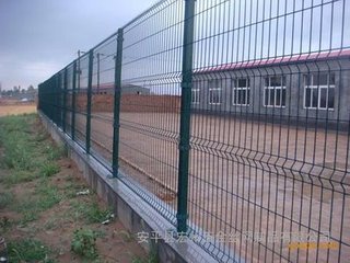 安平澜盛专业生产电焊网围栏、电焊网围栏价格、电焊网围栏规格、电焊网围栏用途