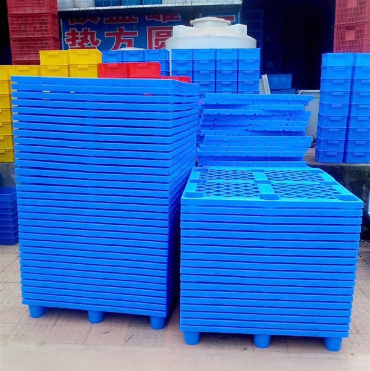 广州南沙大量出售二手塑料卡板和定制木卡板欢迎询价
