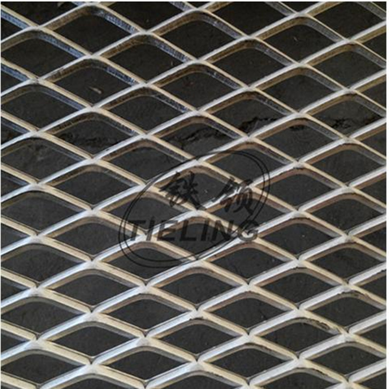 厂家 供应直销）304 316不锈钢钢板网 脚踏网、防护网、过滤网