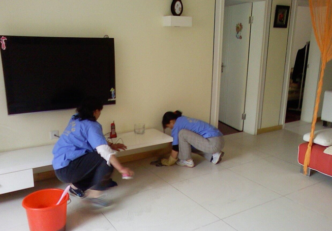 广州地板打蜡养护地板抛光公司海珠区家庭地板打蜡