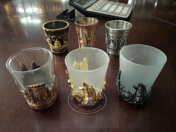 浮雕金属套风景玻璃杯 创意纪念礼品杯 世界旅游杯 玻璃小酒杯定制