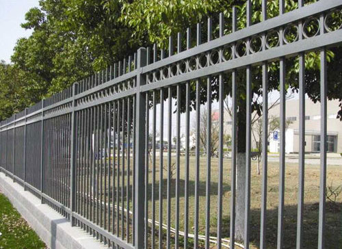 河北锌钢护栏网价格小区围墙围栏图片厂家直销公路隔离栏**防护栏防锈铁艺栅栏