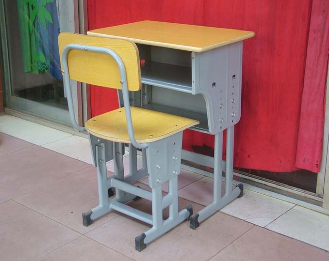 买优惠的学生课桌椅首要选择南宁市常捷家具 防城港学生课桌椅