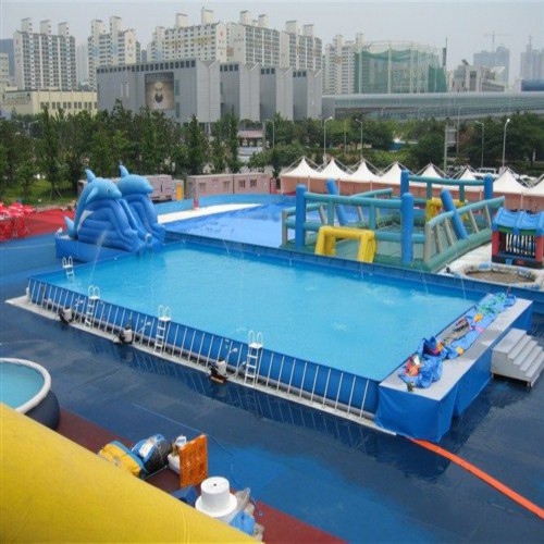 郑州市郑奥游乐厂家生产大型陆地游乐设备充气水池，充气水上游乐设备