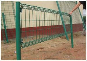 鸿德网业生产阜阳市q235低碳钢丝双圈浸塑围栏网