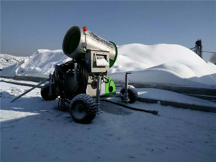人工造雪机造出来的雪接近自然雪 雪场场地规划