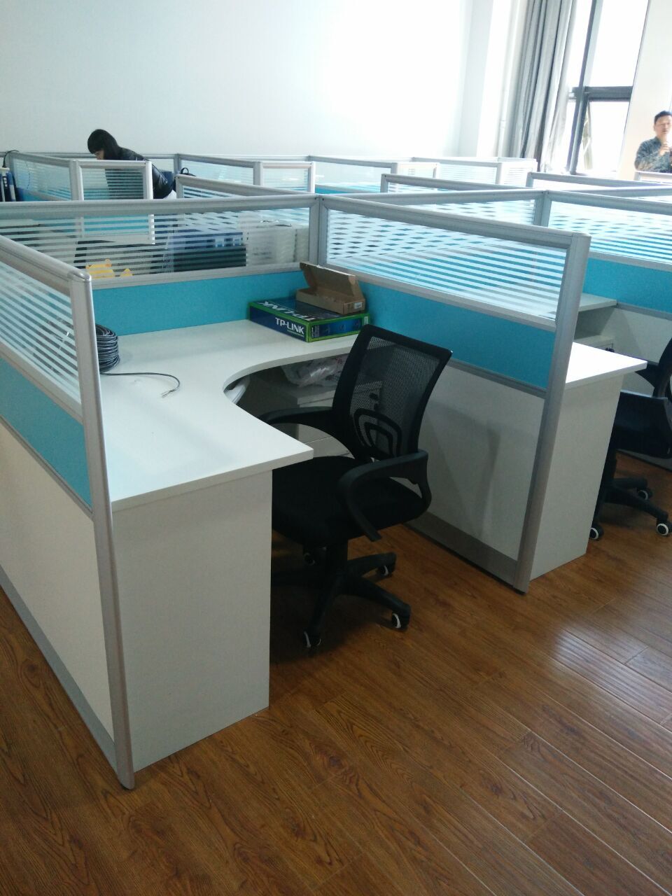 合肥常年全新供应屏风隔断工位桌，办公室电脑隔断办公桌厂家定制