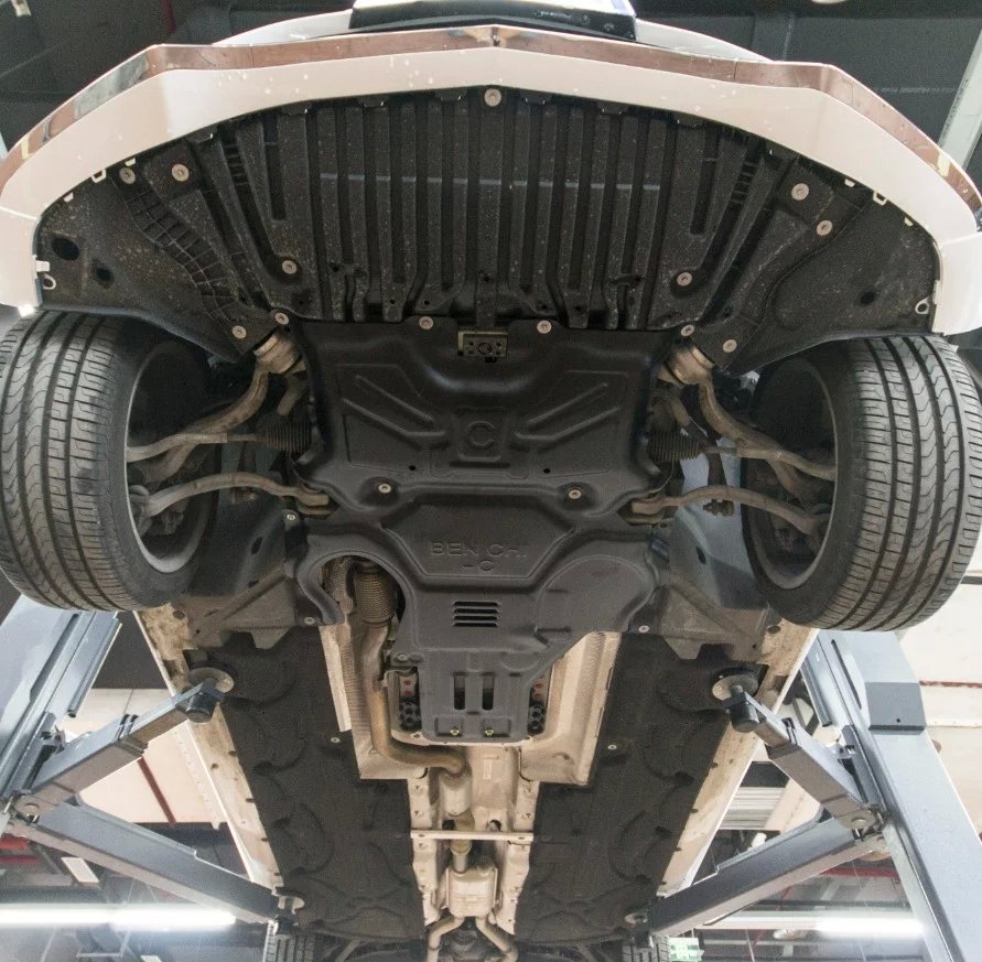 奔驰V260 V260L威霆唯雅诺新型发动机护板/发动机下护板