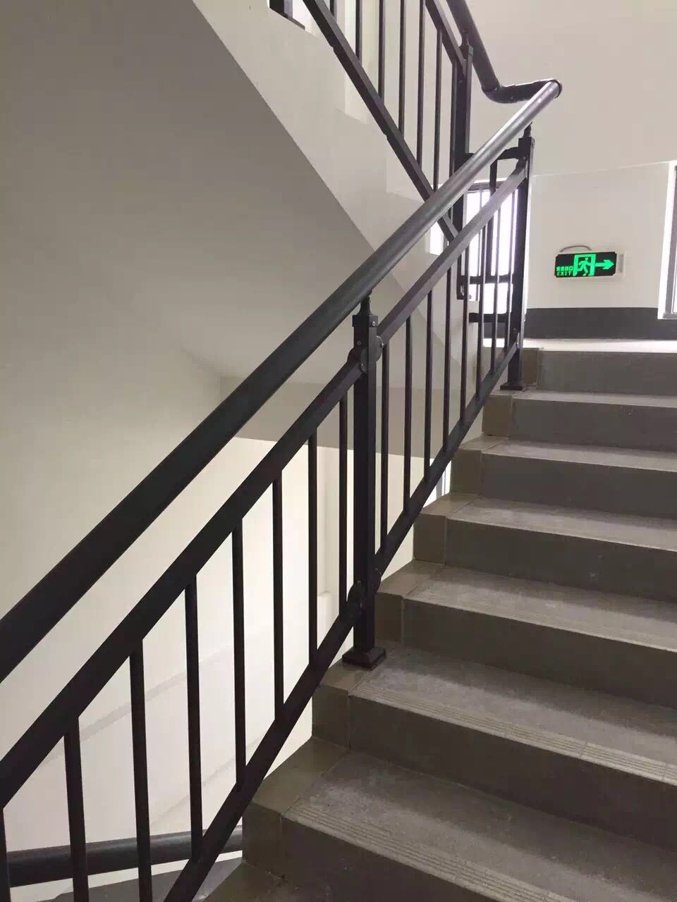 广州锌钢楼梯扶手价格 楼梯扶手样式