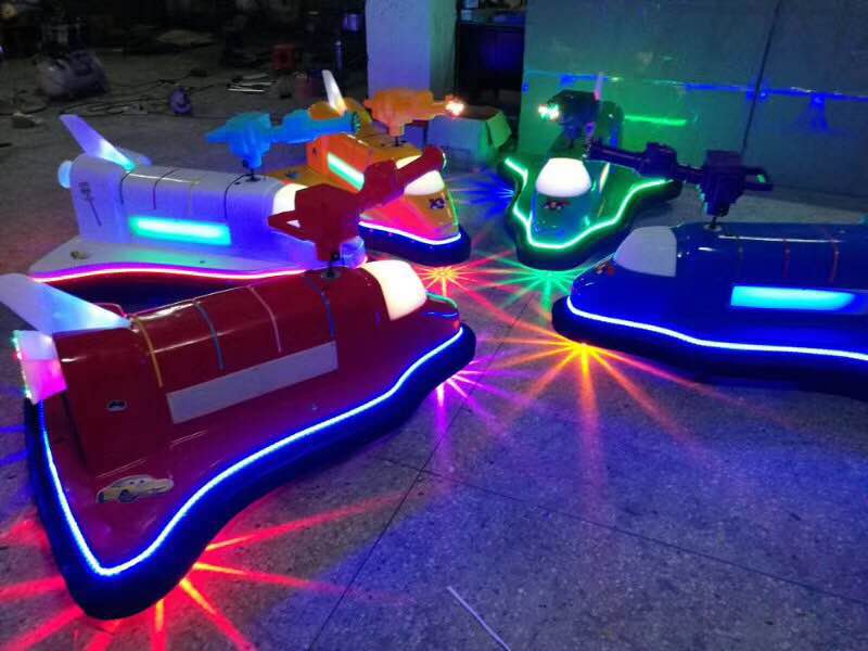 儿童广场的玩具车推荐 新型发光的电瓶车 卡通米老鼠发光碰碰车