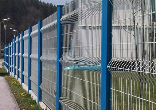 工厂防腐蚀耐用围墙网栏 散养鸡围栏网 小区围栏护网