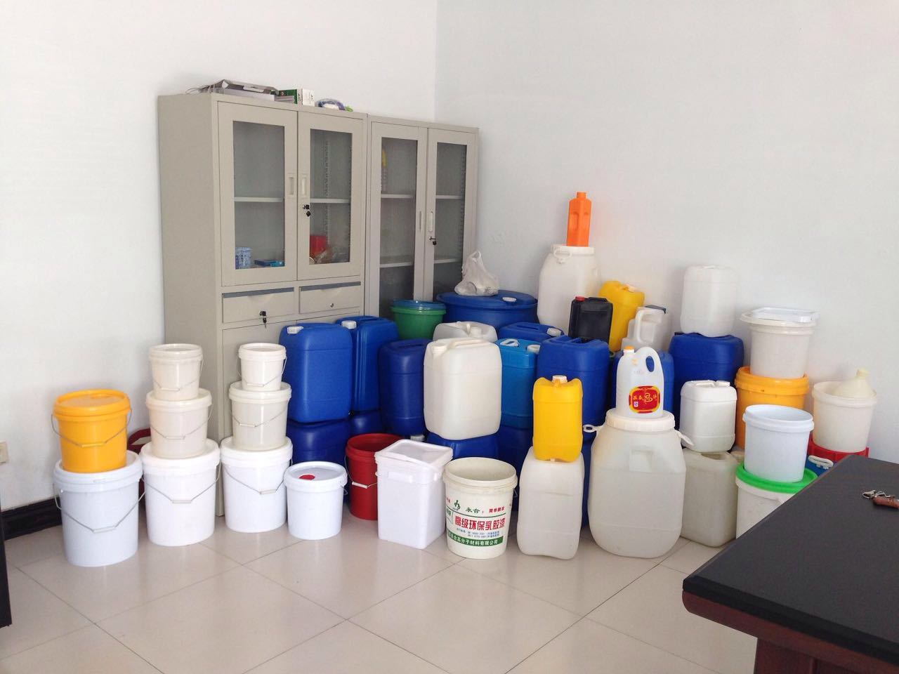 5-50升堆码塑料桶 1-30吨塑料水塔 IBC集装桶生产厂家