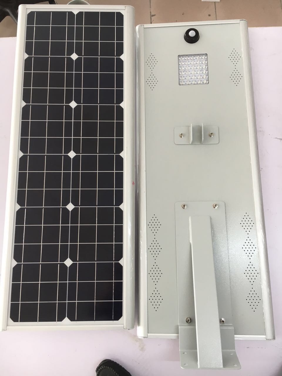 太阳能路灯厂家 太阳能路灯控制器 太阳能路灯电池 太阳能路灯组件