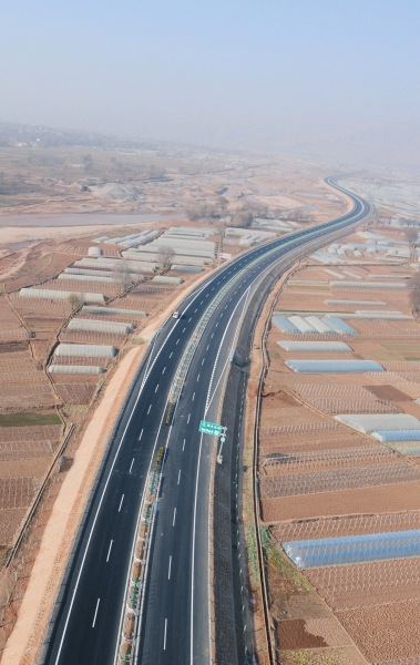 中国建筑承建巴基斯坦高速公路工程机械设备退运
