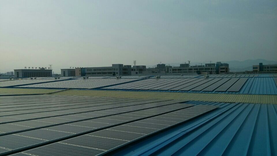 弘太阳 河南济源15MW大型太阳能电站/彩钢瓦屋顶光伏电站/太阳能光伏发电