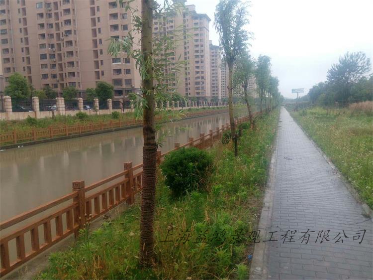 淮安市清河区仿木护栏工程月底竣工