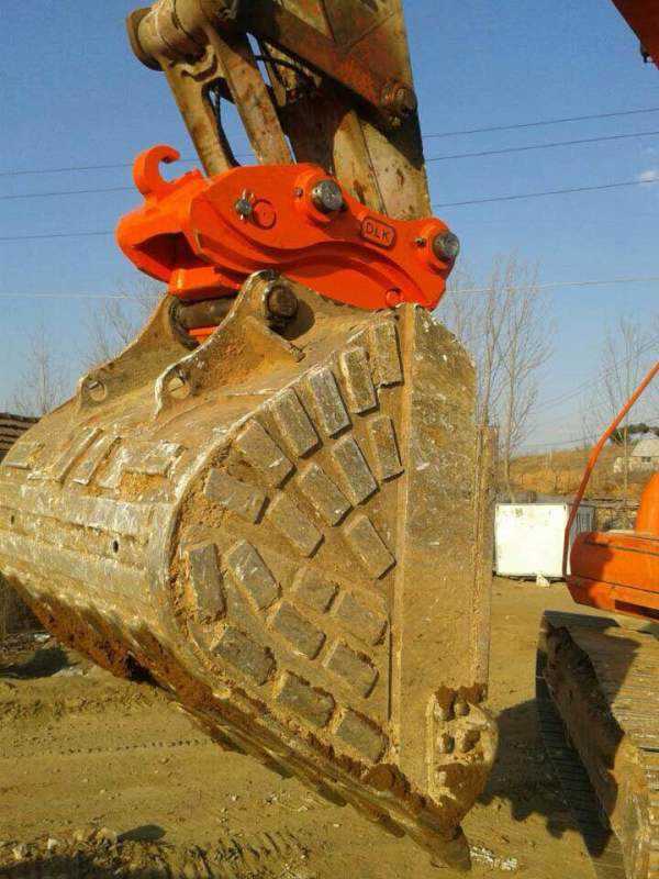 鲁永重工直供龙爪手350挖掘机挖斗土方斗岩石斗达到国际质量认证