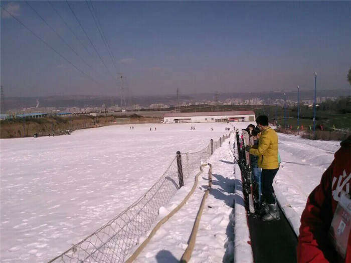 供应河北滑雪“魔毯 ”电梯 大型滑雪场魔毯