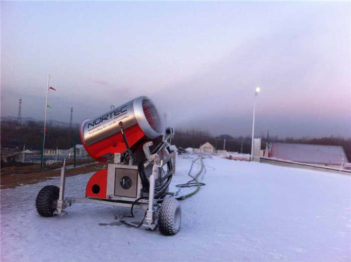 滑雪场造雪机的雪质影响着雪存放的时间