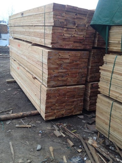 厂家销售松木材，木板材，木方定做加工各种规格 本产品采购属于商业贸易行为