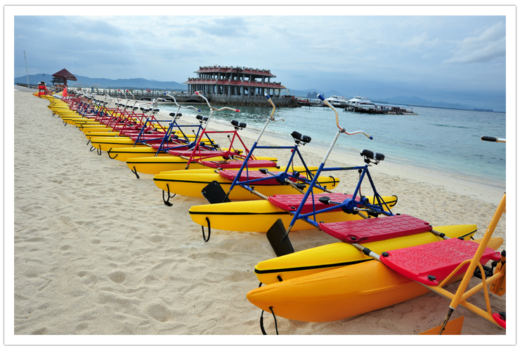 沙滩乐园和水上乐园不可缺少的设备-脚踏船、水上自行车