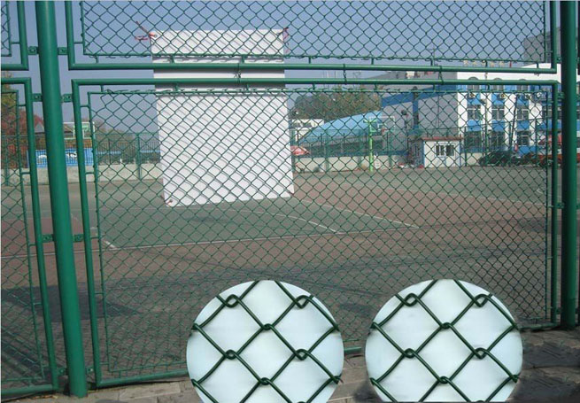 济南体育场铁丝围网 包塑丝编织勾花网 体育场绿色框架铁丝围网