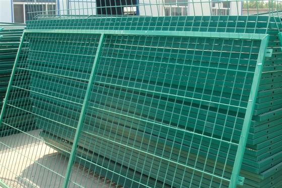 钢板网片围栏生产厂家，柳州电焊网片围栏生产，来宾铁艺围栏制作公司