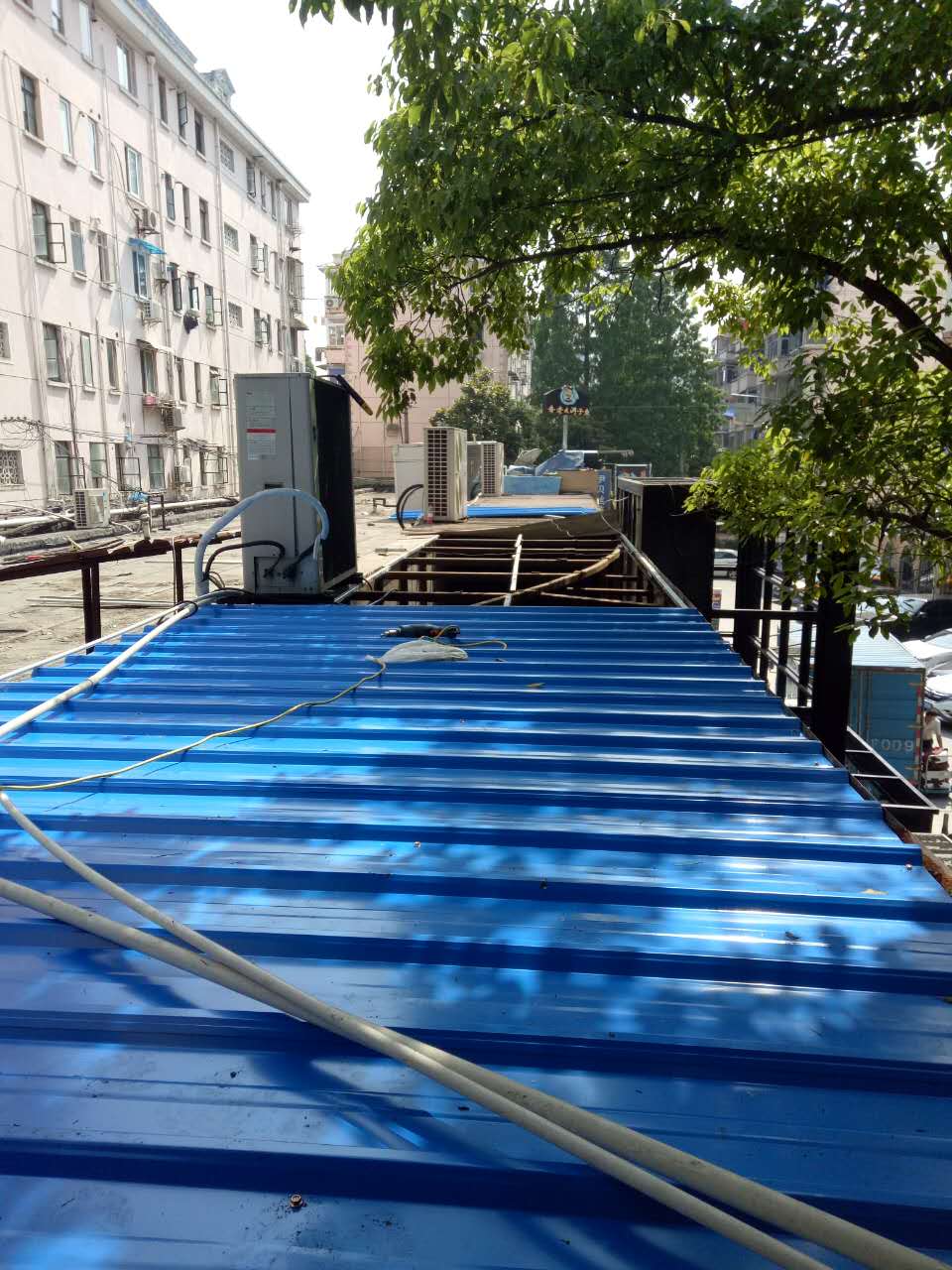 上海浦东夹芯板搭建彩钢瓦更换活动房搭建阁楼安装防水隔热