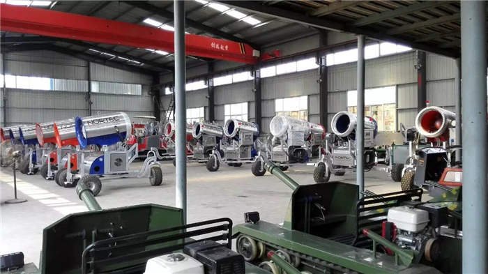 移动式冰雪嘉年华国产造雪机 雪场里奔跑车载式造雪机