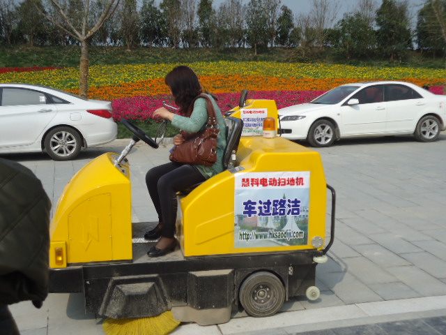 扫地车、扫地机、道路清扫车、扫路机