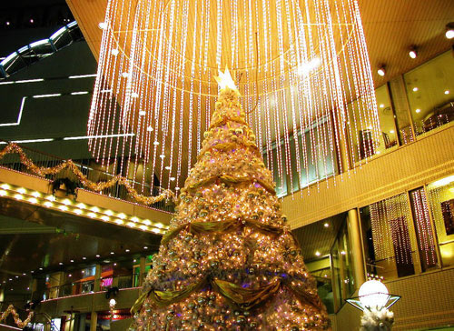 节日气氛布置 广州圣诞节布置中空装饰商场酒店美陈设计公司