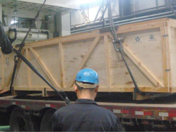 东莞大型设备吊装运输木箱包装，打包出口大型包装木箱