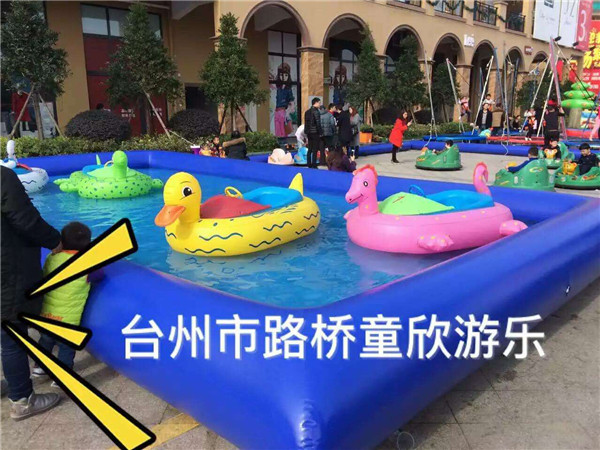 江苏宿迁大型儿童充气水池游泳池沙滩池戏水池充气冲关设备厂家