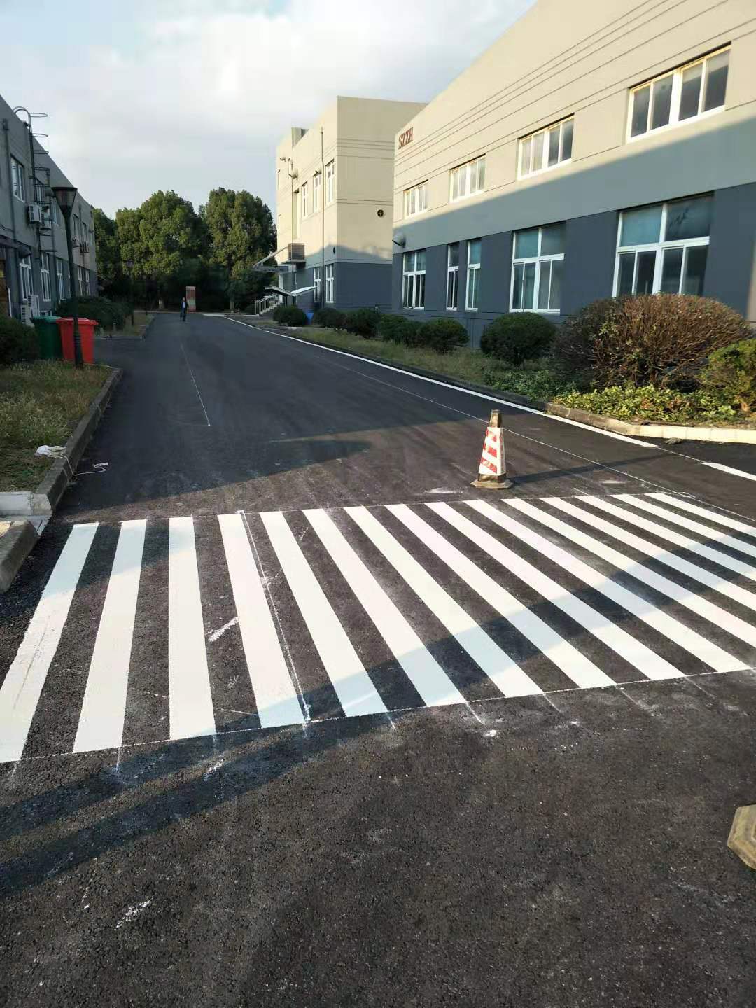 张家港T型车位锁价格南通汽车锁批发连云港安全地锁批发销售昆山占位地锁常州泊车锁规格新款停车位地锁安装作用