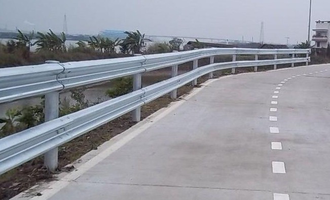 重庆双波护栏板-成都双波护栏-贵阳高速公路波形防撞护栏