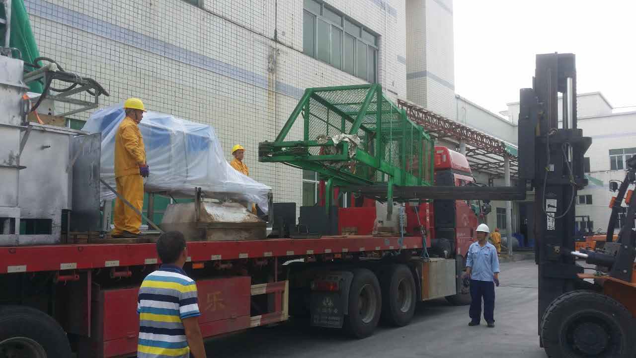珠海南屏工业园工厂搬迁|设备木箱出口真空包装