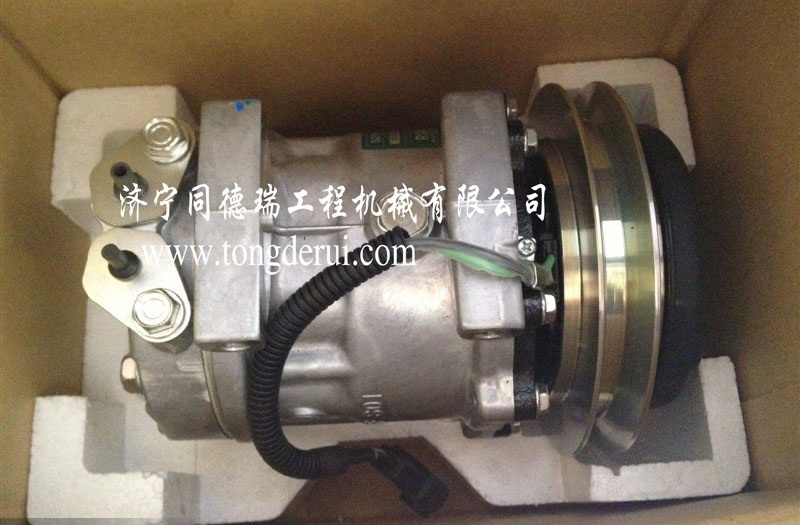 小松PC70-8原装空调压缩机现货供应 空调皮带 挖掘机**配件供应