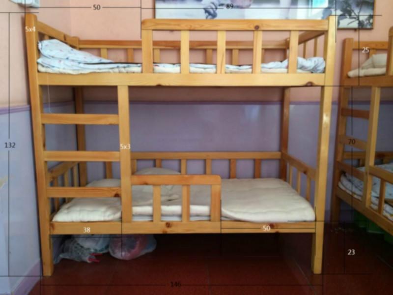 幼儿园实木单人床定做，幼儿园家具批发生产
