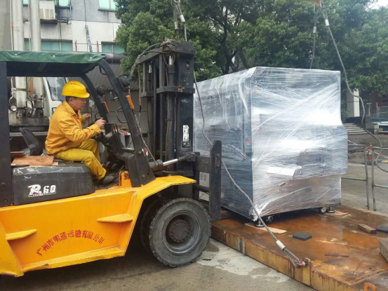 广州机械设备铁皮箱真空包装
