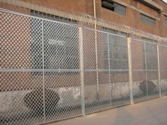 监狱钢网墙生产厂家，监狱隔离网，看守所内网墙