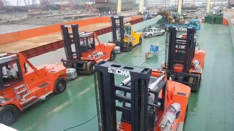 外贸出口型重型大吨位30吨叉车供应商福建华南重工