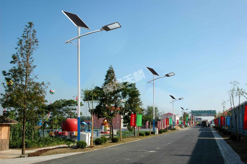 沈阳路灯厂家直销优质太阳能路灯 可根据要求定制高转换效率