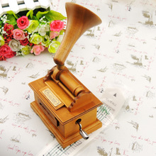 厂家直销 木质工艺礼品 创意手摇纸带留声机八音盒木质工艺品批发