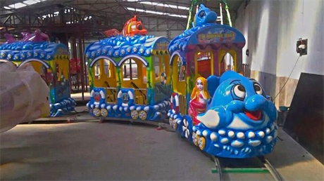 上街卡多奇游乐设备专业生产大象轨道小火车