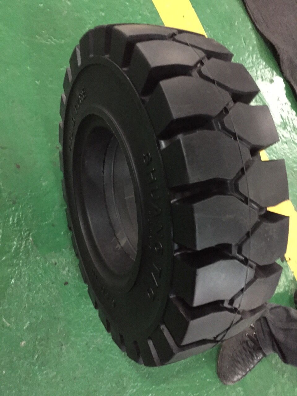 韩泰合力龙工叉车实心轮胎耐磨实心胎 650-10/5.0 适用3/3.5吨
