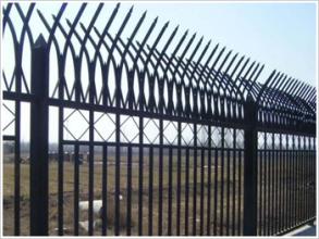 铁艺围栏网 足球场围网 养殖围栏网 景观栅栏