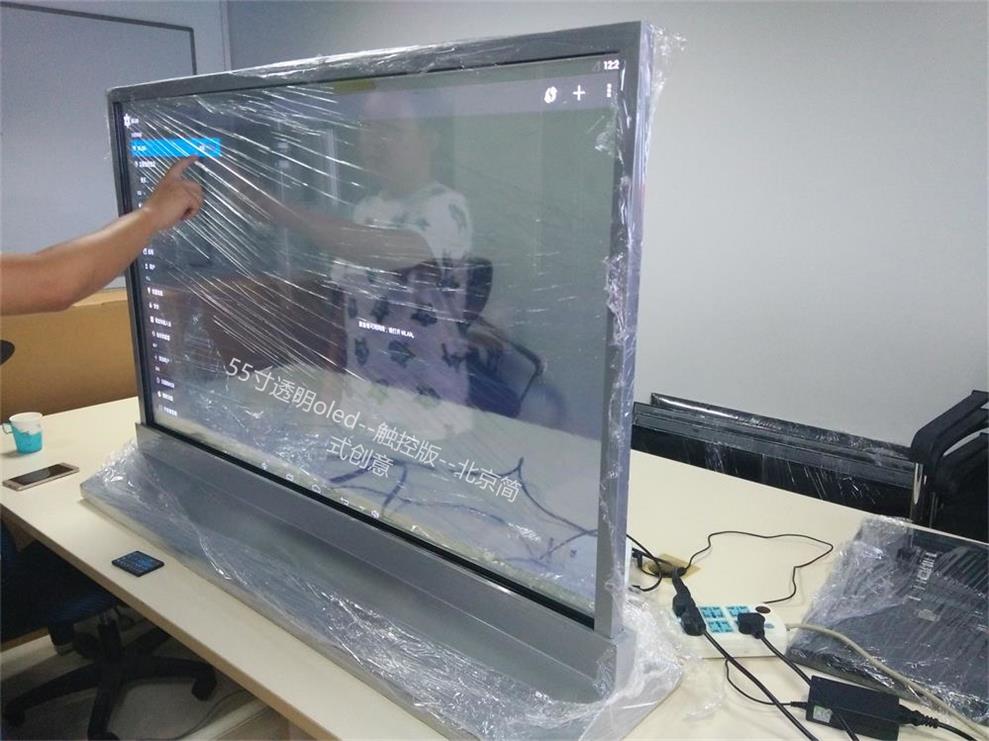 北京简式创意自发光透明oled显示屏，提供各种透明屏租赁业务